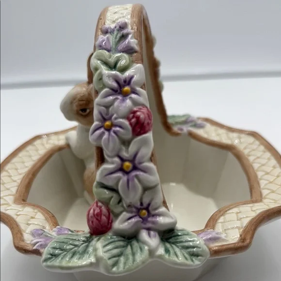 FITZ AND FLOYD ESSENTIALS BOTANICAL BUNNY BASKET WITH HANDLE - Picture 5 of 16